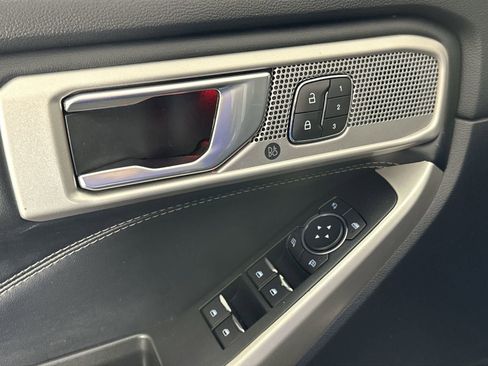 Used 2022 Ford Explorer Limited w/ Equipment Group 301A image 17