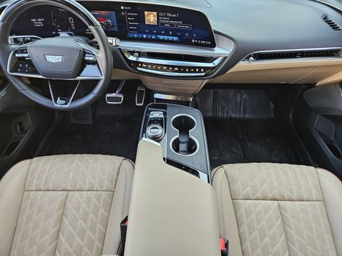 Certified 2026 Cadillac Lyriq Signature Luxury w/ Nappa Leather Package AWD/4WD image 32