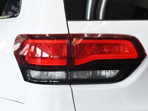 Used 2021 Jeep Grand Cherokee Laredo X AWD/4WD image 13