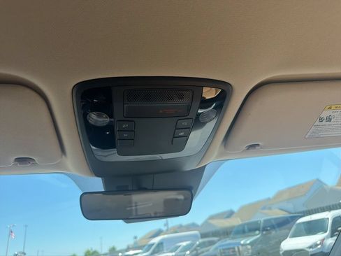 Used 2024 Kia Carnival LX FWD image 35