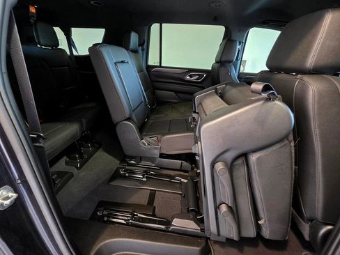 Used 2022 Chevrolet Suburban LT AWD/4WD image 59