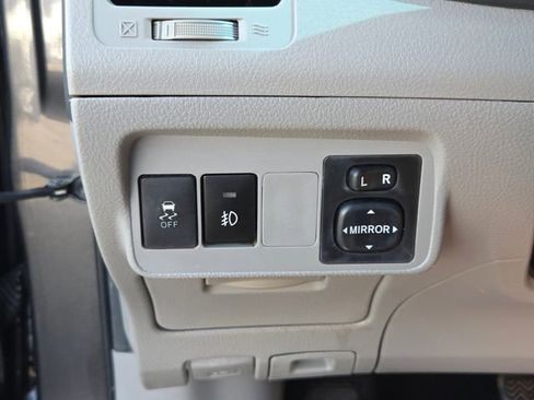 Used 2013 Toyota Corolla L FWD image 23