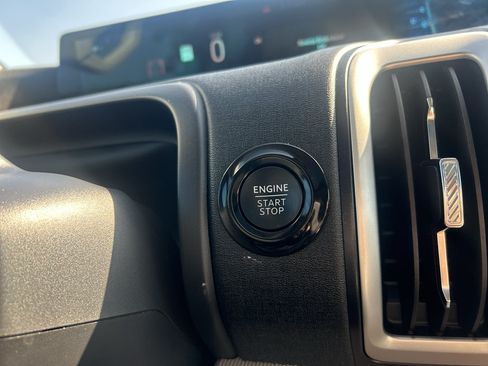 Certified 2025 Ford Expedition Active AWD/4WD image 28