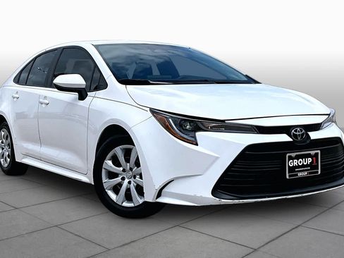 Used 2024 Toyota Corolla LE image 3