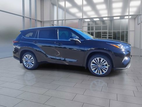 New 2026 Toyota Highlander Platinum AWD/4WD image 6