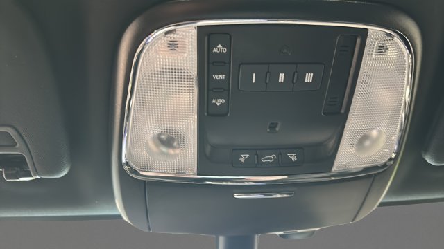 Used 2020 Jeep Grand Cherokee Limited AWD/4WD image 24