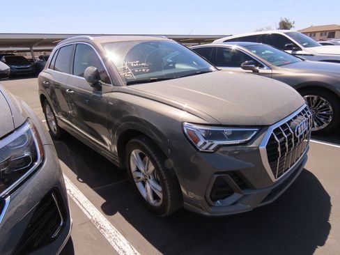 Used 2023 Audi Q3 2.0T Premium w/ Convenience Package image 2
