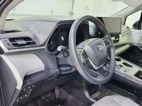Used 2025 Toyota Sienna XLE w/ XLE Plus Package AWD/4WD image 10