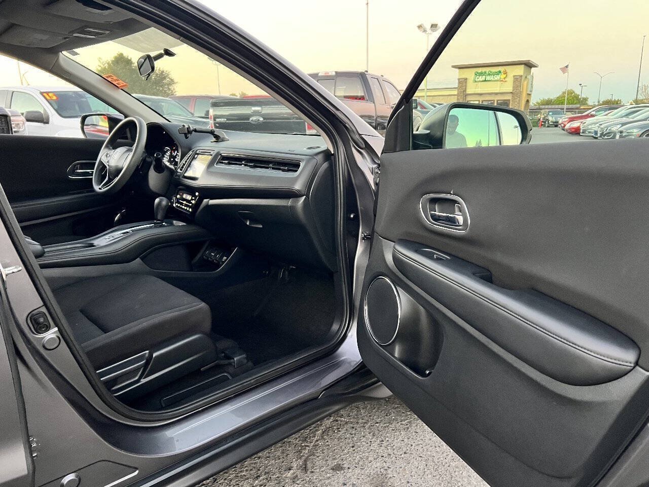 Used 2017 Honda HR-V EX image 15