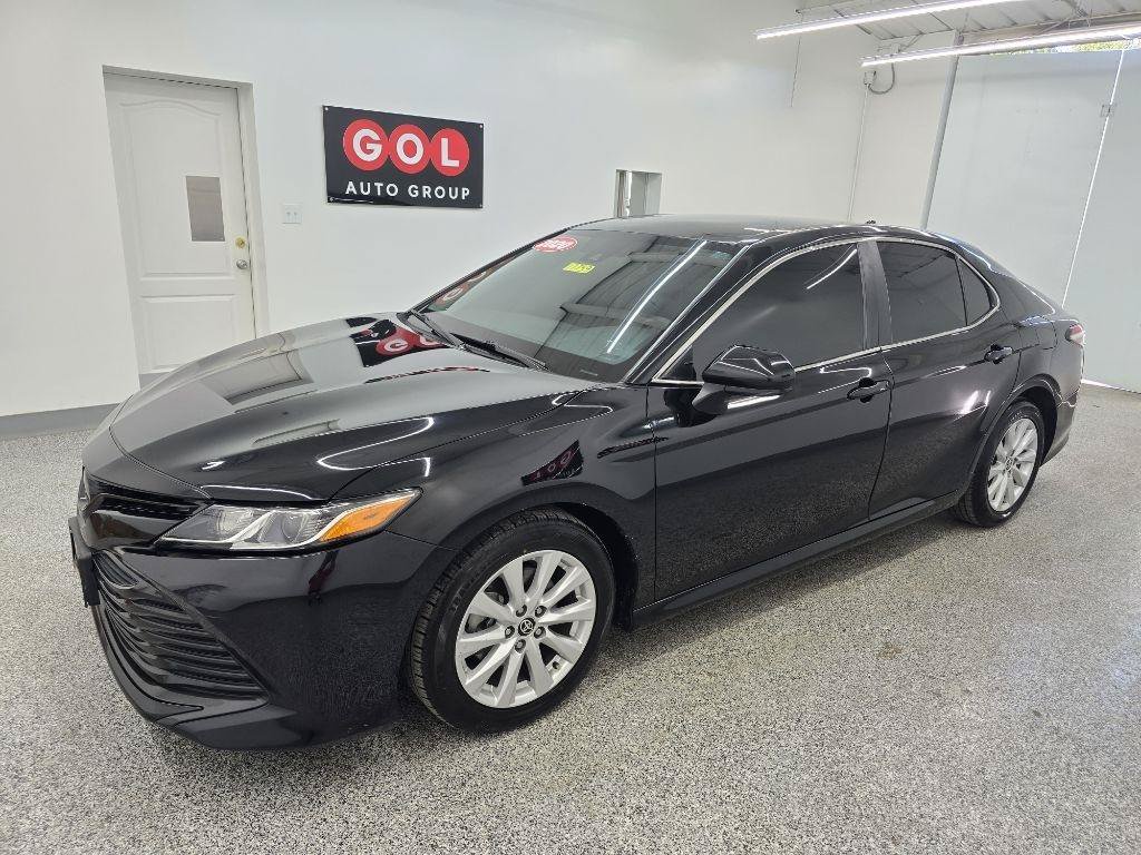 Used 2020 Toyota Camry LE FWD image 3