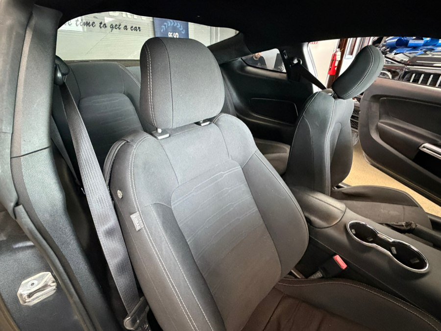 Used 2017 Ford Mustang Coupe RWD image 35