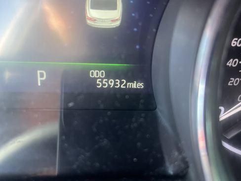 Used 2020 Toyota Camry XLE FWD image 6