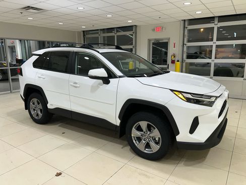New 2025 Toyota RAV4 XLE w/ Convenience Package image 1