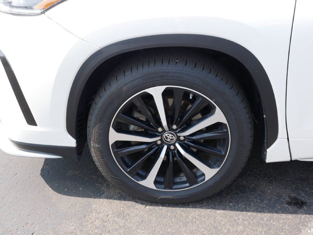 Used 2021 Toyota Highlander XSE AWD/4WD image 8