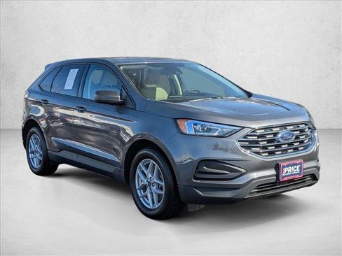 Used 2021 Ford Edge SE image 3