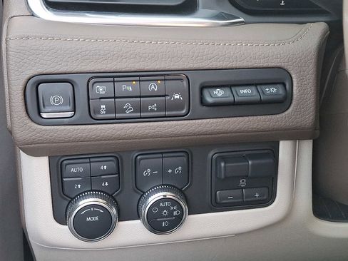 Used 2023 GMC Yukon XL Denali w/ Advanced Technology Package image 25