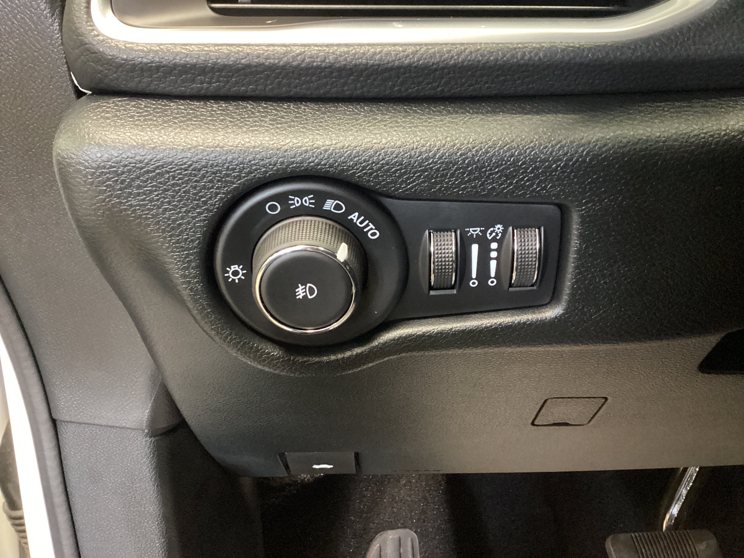 Used 2025 Chrysler Pacifica Limited FWD image 22