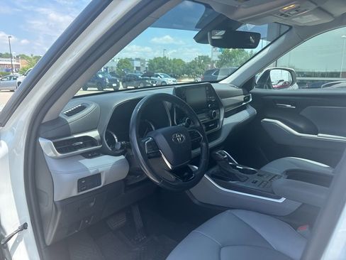Used 2021 Toyota Highlander XLE w/ Protection Package #3 (TMS) AWD/4WD image 10
