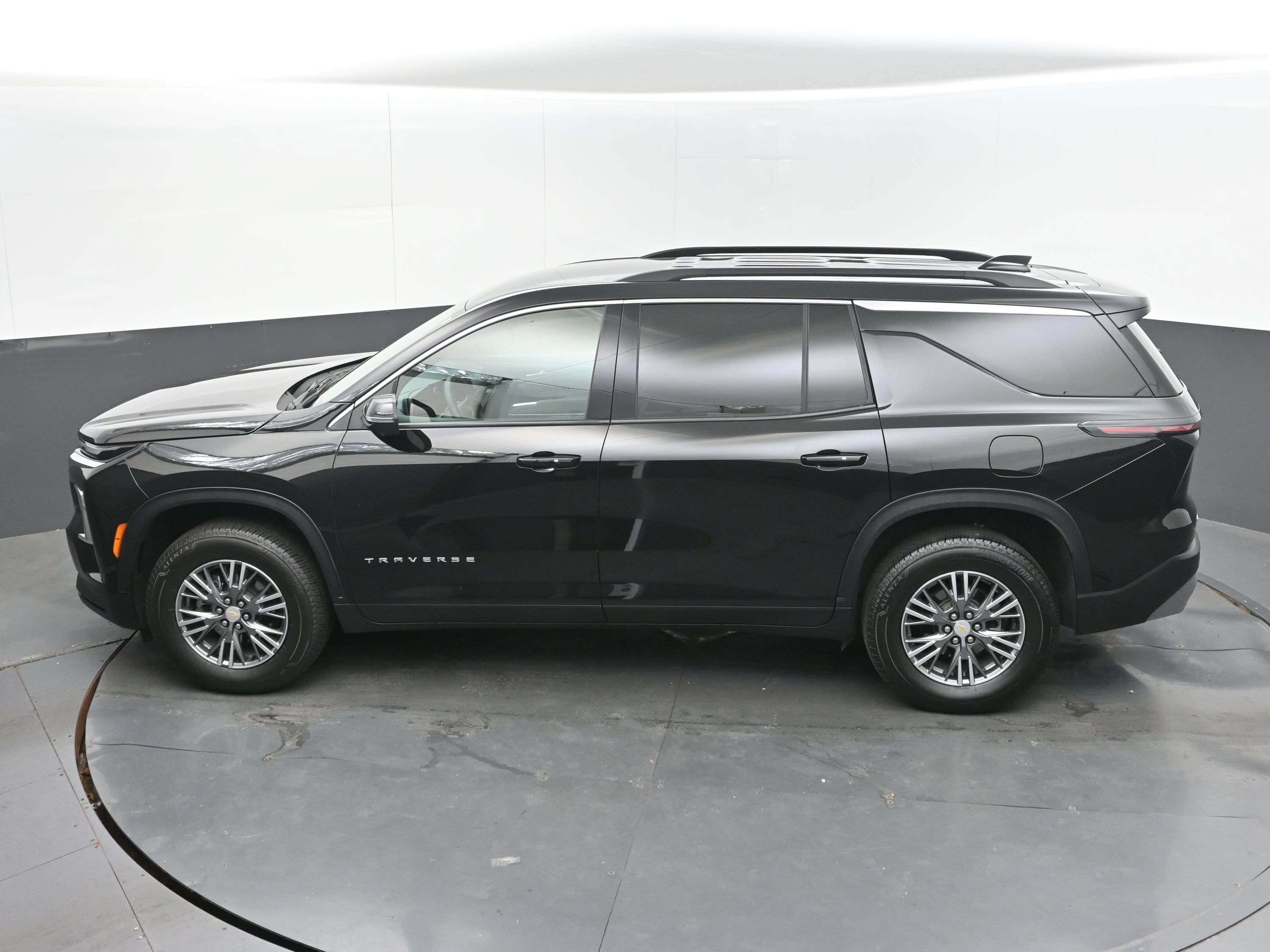 Used 2026 Chevrolet Traverse LT w/ Driver Confidence Package FWD image 35