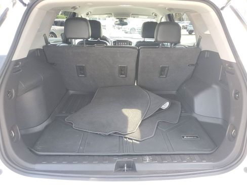 Used 2023 GMC Terrain SLE w/ Driver Convenience Package FWD image 7