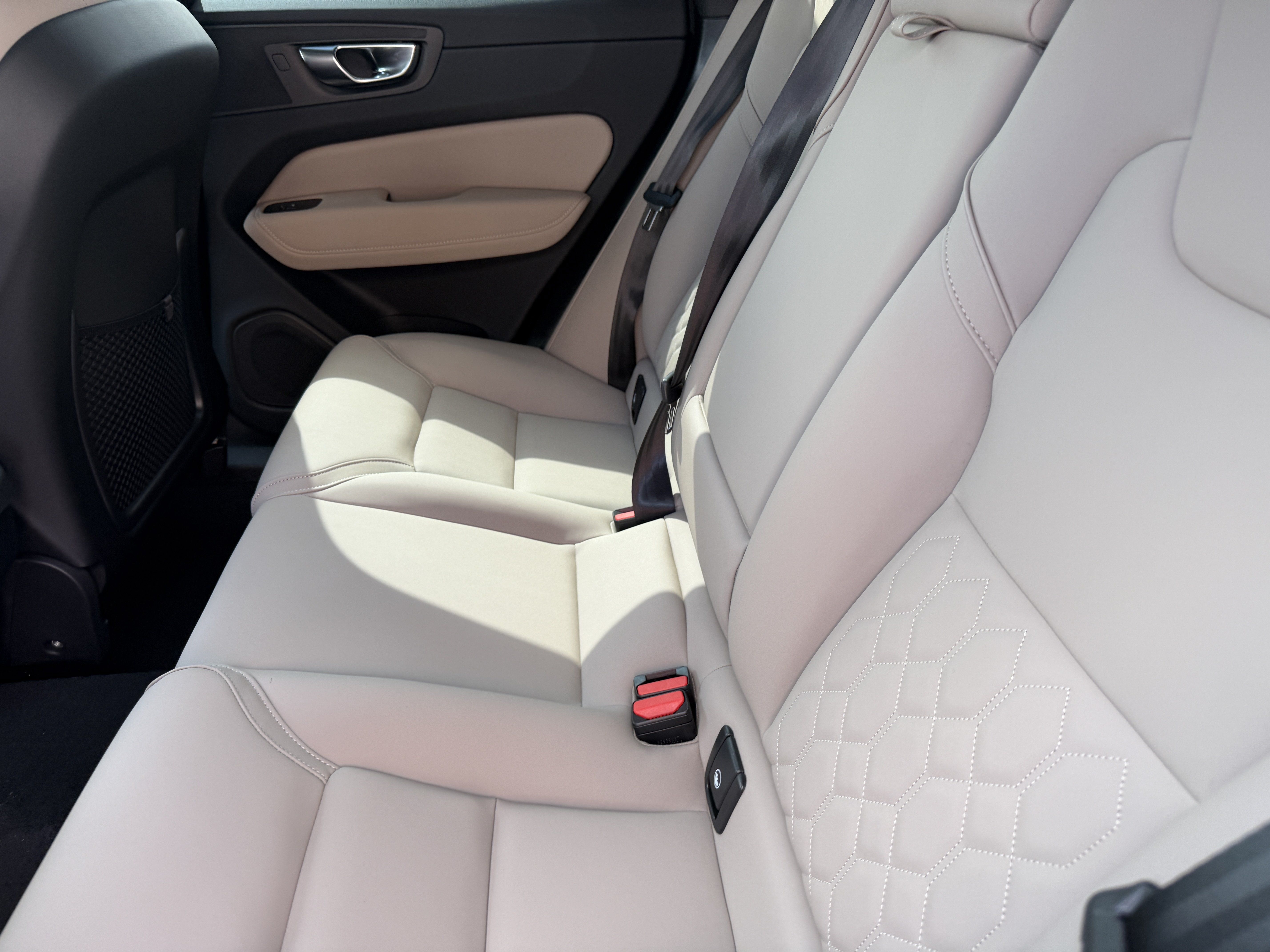 New 2027 Volvo XC60 B5 Plus AWD/4WD image 16