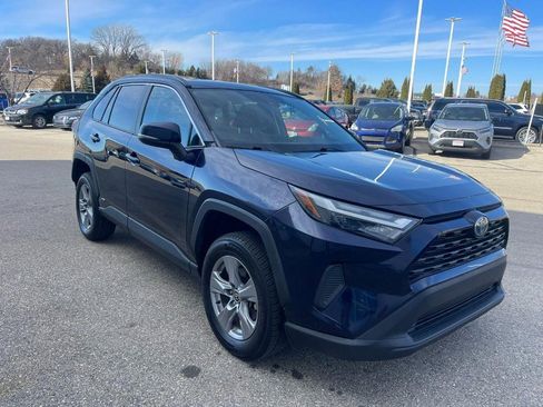 Used 2022 Toyota RAV4 XLE image 2
