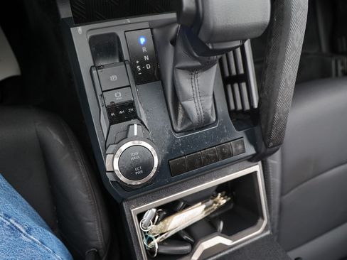 Certified 2025 Toyota Tacoma SR5 AWD/4WD image 27
