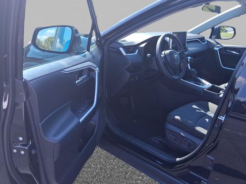Used 2025 Toyota RAV4 XLE AWD/4WD image 13