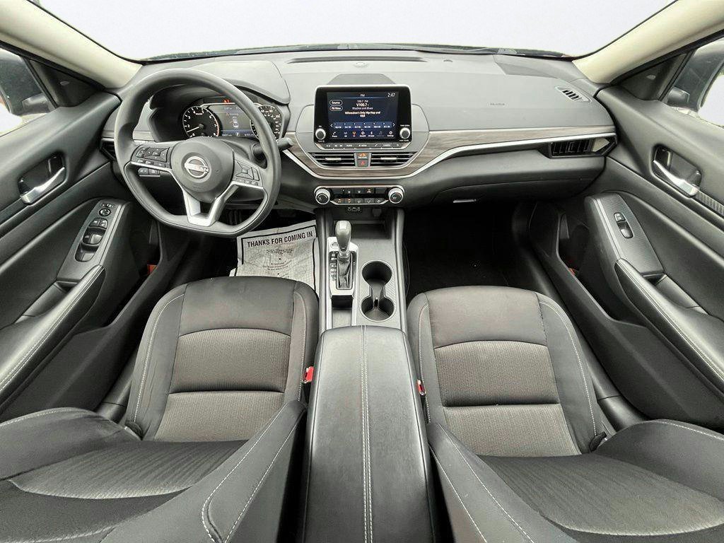 Used 2025 Nissan Altima 2.5 SV FWD image 13