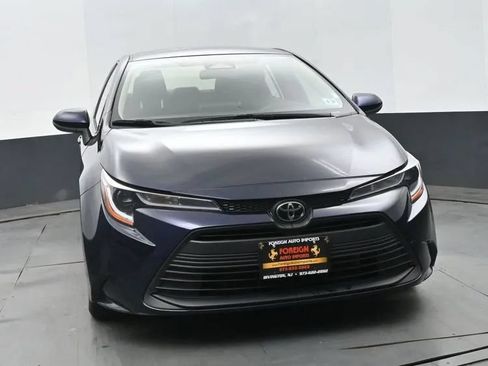 Used 2023 Toyota Corolla LE FWD image 3