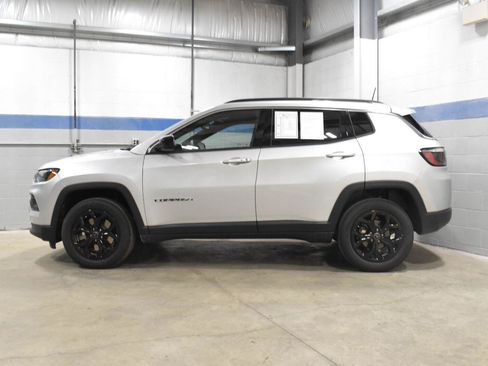 Used 2025 Jeep Compass Latitude AWD/4WD image 24