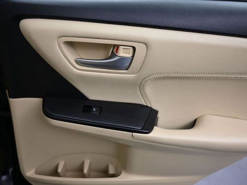 Used 2017 Toyota Camry XLE image 35