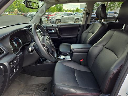 Used 2016 Toyota 4Runner Trail Premium AWD/4WD image 18
