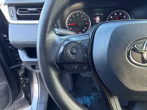 Used 2021 Toyota RAV4 LE image 19