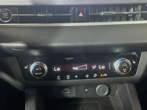 Used 2024 Mitsubishi Outlander SE image 24