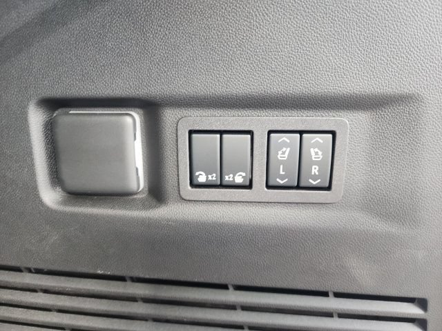 Used 2024 Chevrolet Tahoe High Country AWD/4WD image 15