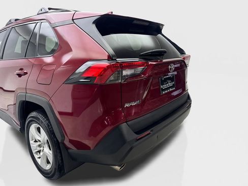 Used 2021 Toyota RAV4 XLE image 19