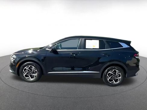 Used 2025 Kia Sportage LX image 9