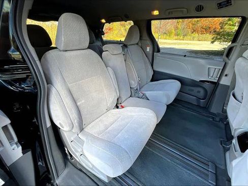 Certified 2017 Toyota Sienna LE image 19