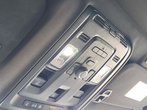 Used 2021 Cadillac Escalade Premium Luxury image 25