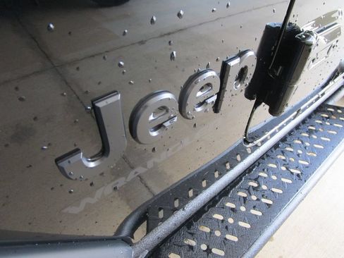 Used 2025 Jeep Wrangler Sport AWD/4WD image 13