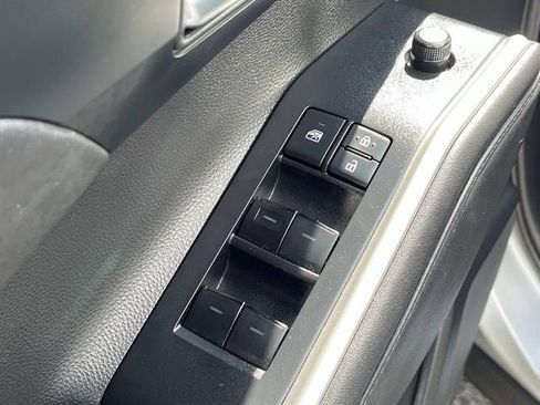 Used 2020 Toyota Highlander XLE image 29