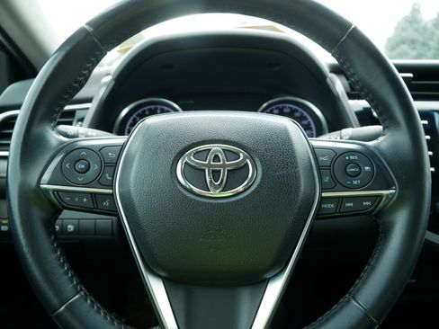 Used 2018 Toyota Camry XLE FWD image 25