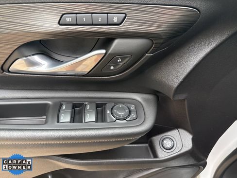 Used 2024 GMC Terrain SLT image 9