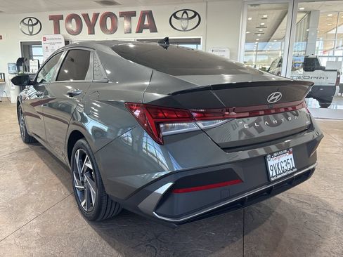 Used 2025 Hyundai Elantra SEL FWD image 8