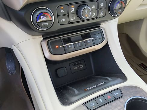 Used 2023 GMC Acadia Denali w/ Denali Technology Package AWD/4WD image 15
