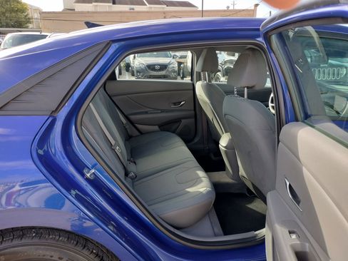 Used 2021 Hyundai Elantra SE image 32