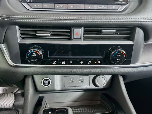 Used 2023 Nissan Rogue SV FWD image 23