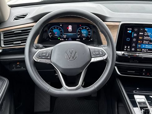 Used 2024 Volkswagen Atlas SE FWD image 14