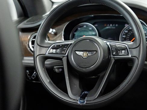 Used 2020 Bentley Bentayga AWD/4WD image 38